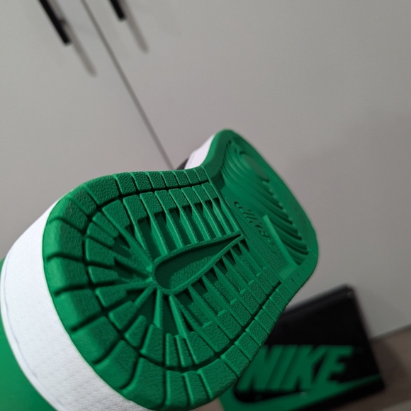 Jordan 1 OG High Lucky Green - Picture 3 of 5